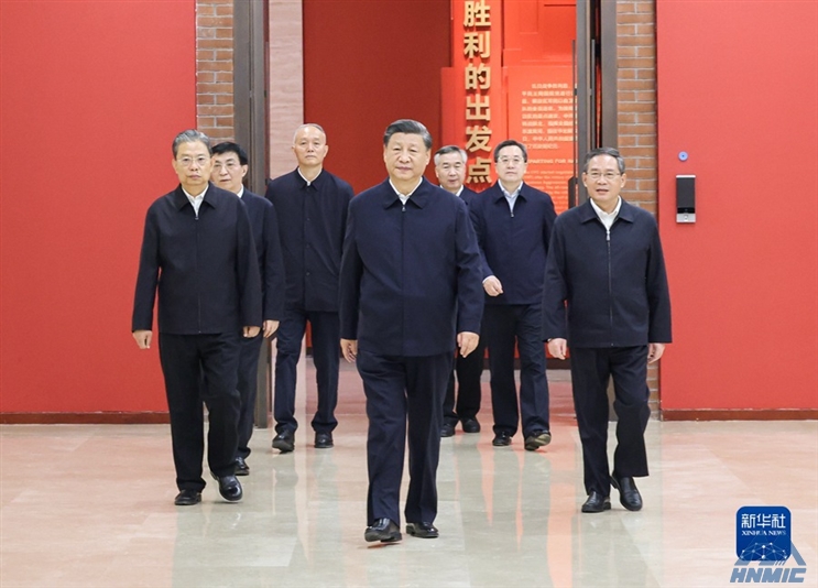 習(xí)近平在瞻仰延安革命紀念地時強調(diào) 弘揚偉大建黨精神和延安精神 為實現(xiàn)黨的二十大提出的目標任務(wù)而團結(jié)奮斗